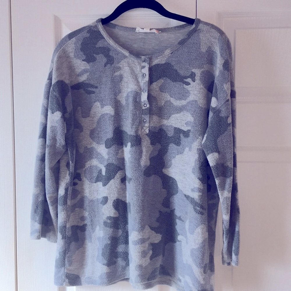 Long sleeve pullover size medium